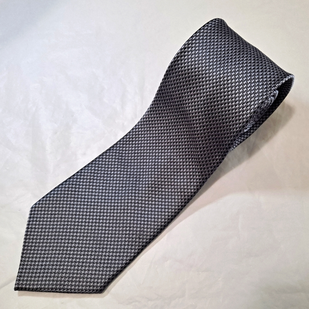 Bruno Piattelli Roma 💯 Woven Silk Men's Necktie 57-60" x 3.25" Gray and Black